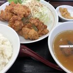 手打ちラーメン 珍来　 - 鶏の唐揚げ定食 (920円)