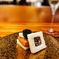 WINE食堂 緒乃 - 特製白甘鯛のフィレオフィッシュサンド  キャビア、サワークリーム