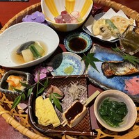 日本料理 丸しま - 特製籠膳ランチ