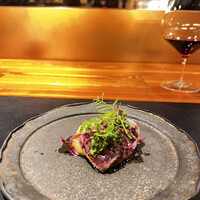 WINE食堂 緒乃 - ミンククジラ 尾の身、鰹のレアステーキ