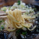 麺次郎 - 真っ黒みそとんこつの麺（太麺コール）