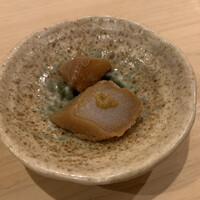 すし処 睦月 - 悶絶級、藁で燻した鰆の漬け。