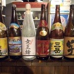 かみ村 - 焼酎の品揃えは時々変わる。このほか、黒瀬も入る時もある。