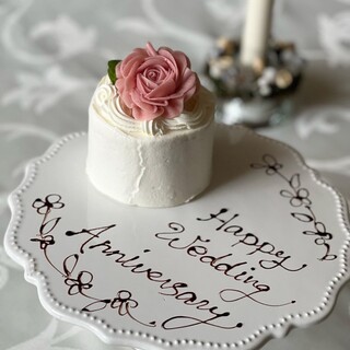 フラワーケーキとシェフ自慢のお料理でセレブレーション