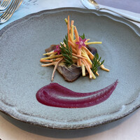 イリエスケープ - 前菜①: 千葉県勝浦水揚げカツオの燻製 カラー人参のクリュディテ オレンジ風味、夏らしいとても爽やかな味付け