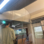 ロマンスカーカフェ - この天井部分から運転士さんが入っていきます