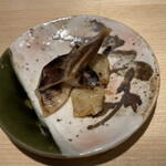Sushi Gonzaemon - 生鳥貝(丹後)一味醤油炙り