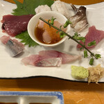 ぬる燗 - 刺身盛り合わせアップ