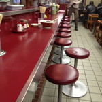 東洋軒 - 長いカウンター。