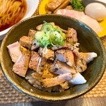 Menzu Nachuraru - チャーシュー丼