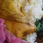 すき家 - ホロホロチキンカレーほうれん草トッピング アップ