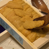 函館うに むらかみ 日本生命札幌ビル店 - 木箱入り生うに刺し。