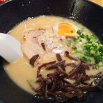 とん龍  - 豚骨ラーメン750円