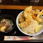 長寿饂飩　つるかめ - ひやひや（かしわ天、揚げ餅入り）＋麺大盛り