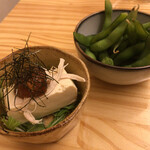 串揚げ かつごろう - 蒸し鶏と豆腐のサラダ　だしのきいた枝豆