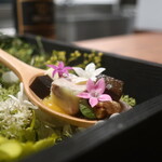 IZA - 豚頬肉コンフィのワンスプーンアップ