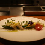 IZA - グリーンアスパラガス 北寄貝添え