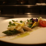 IZA - グリーンアスパラガス 北寄貝添えアップ