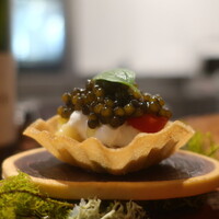 IZA - キャビアのタルトアップ