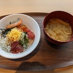 178228189 - 海鮮丼、味噌汁