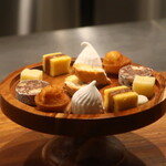 IZA - ミニャルディーズ