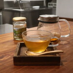 IZA - エルダーフラワーとマスカットのハーブティー 熊野水木蜂蜜添え