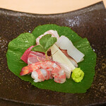 山玄茶 - 車海老湯引き、ひらめ、しまあじ、たこ、いか、まぐろのお造り 　マスカルポーネを溶かしたぽん酢、藻塩