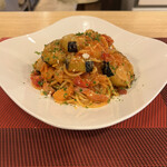 BISTROT REGAL - 茄子とベーコンのトマトパスタ
