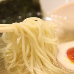 らーめん 鶏喰 - 塩ラーメン麺アップ