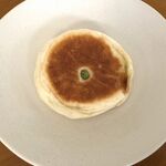 ベーカリーピカソ - もっちりマヨ枝豆パン