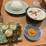 タイ屋台料理＆ヌードル オシャ - グリーンカレー＋生春巻セット