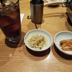 ビーフキッチン - モヤシナムル&キムチ&コーラ。キムチはちょっとショッパイ。