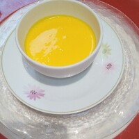 ラ・グランターブル ドゥ キタムラ - 加賀野菜、打木南瓜の冷製ポタージュ、蟹身を忍ばせたコンソメのジュレと共に