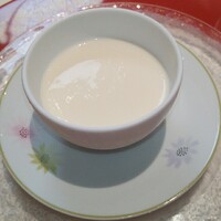 ラ・グランターブル ドゥ キタムラ - 桃の冷製ポタージュ、蟹身を忍ばせたコンソメのジュレと共に