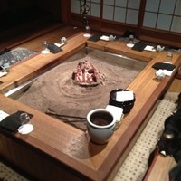 柳家 - 囲炉裏の炭は芸術的に組まれていましたΣ(￣。￣ﾉ)ﾉ