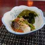 Ayumizushi - お通し:山口産 活ハモ焼きの梅肉のせ