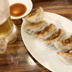 海鮮餃子 帆船 - モルツ生中ビールと塩味餃子