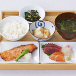 銀鮭西京焼きとお刺身定食