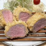 とんかつ ばんぶー - 断面ピンク色のジューシー柔らか特選ヒレかつ！！