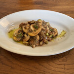 ガストロノミア冨屋 - マッシュルームのサラダ