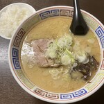 ラーメン 八雲 - 豚骨ラーメン＆ライス