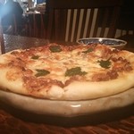 定番の酒盗ピザ。