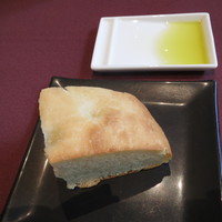 RISTORANTE OZIO - パンとオリーブオイル