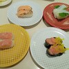 魚べい - 焼サーモン、えんがわ、まぐろたたき盛り、まぐたくぐんかん