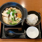 三国軒 しゃぶ鍋居酒屋 - 地鶏と野菜味噌鍋 ¥900
