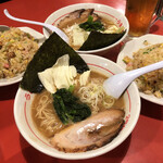 松福 - うまいラーメンハート・半チャーハン
でも、チャーハンの量は多めです
⸜(* ˙꒳˙ *  )⸝