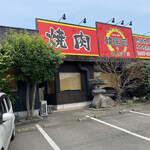 Sumibiyakiniku Kankokuen - お店は国道沿い