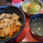 炭火焼肉 韓国苑 - 元祖ホルモン丼＝1100円 税込
            (サラダ スープ付き)