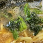 よこはま軒 - 『よこはまとんこつラーメン(醤油)』のほうれん草、ねぎ