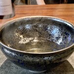 蒼 - 愛媛 藤本さんより 神経締め 鱧のコンソメ
      鱧の頭と骨で出汁を取り鱧のすり身を加えたコンソメスープ。
      塩は一切使わず、透明なスープの中に鱧の旨味のみが凝縮されたクリアーな味わい、染み渡る美味しさです♪